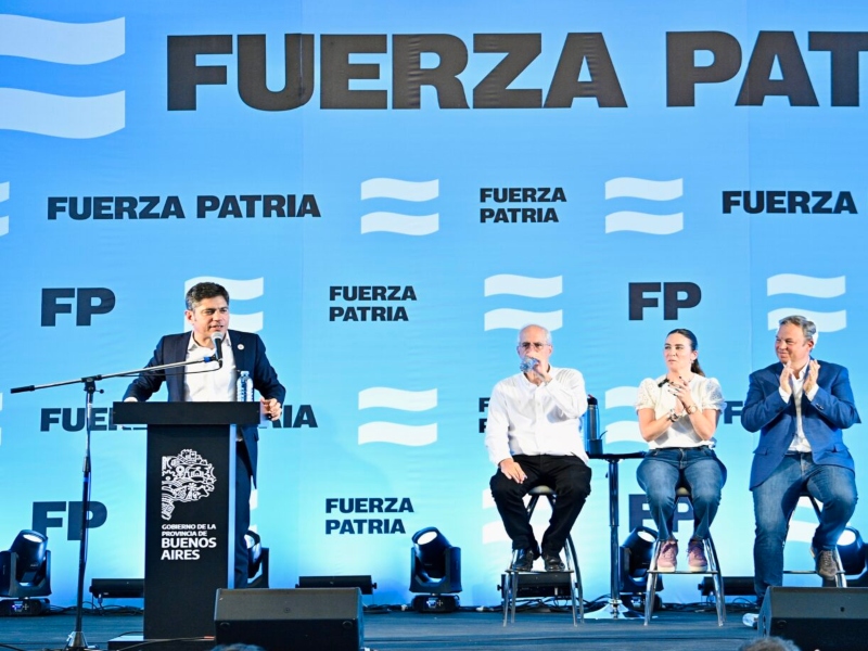 Kicillof encabezó el cierre de campaña de Fuerza Patria: «El JP Morgan tomó el ministerio de Economía»
