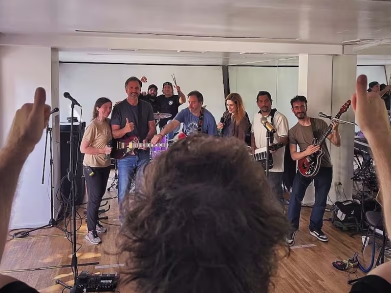 «Vení probá la banda»: en medio de la tensión, Milei ensaya para su recital de este lunes