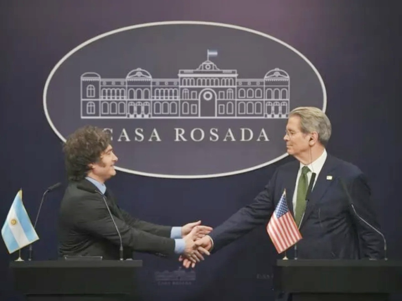 EE.UU. y la Argentina firmaron el swap por US$20.000 millones para estabilizar el dólar