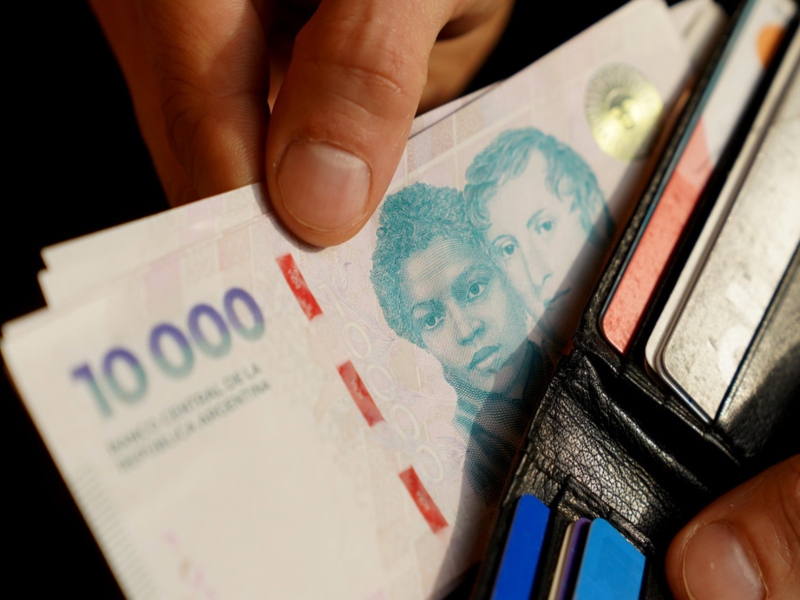 El salario mínimo volvió a caer en agosto y llegó a su nivel más bajo desde 2001