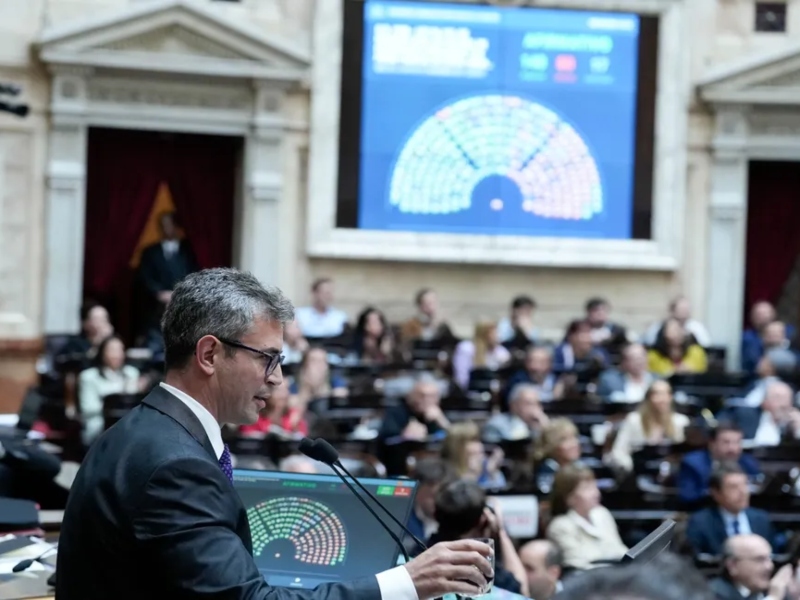 Diputados aprobó la reforma que limita los DNU, pero no pudo convertirla en ley y vuelve al Senado