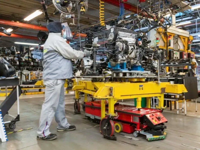 La actividad económica creció en agosto 0,3% y cortó tres meses en baja