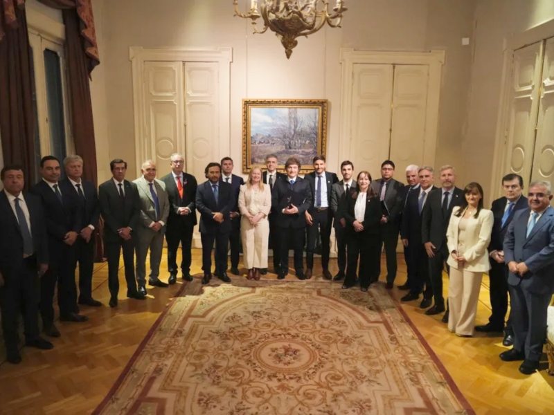 Milei reunió a 20 gobernadores y pidió apoyo para avanzar con las reformas laboral, tributaria y del Código Penal