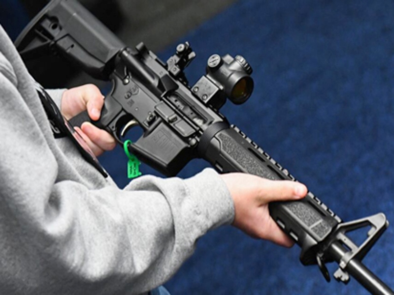 Establecen estrictos requisitos para que civiles tengan armas semiautomáticas