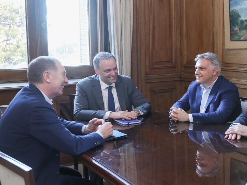 Santilli suma respaldo de gobernadores para las reformas que impulsa Javier Milei