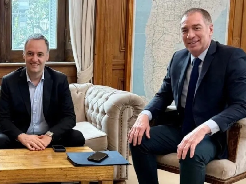El Gobierno divide Turismo y Deportes: redistribuye poder entre Adorni y Santilli
