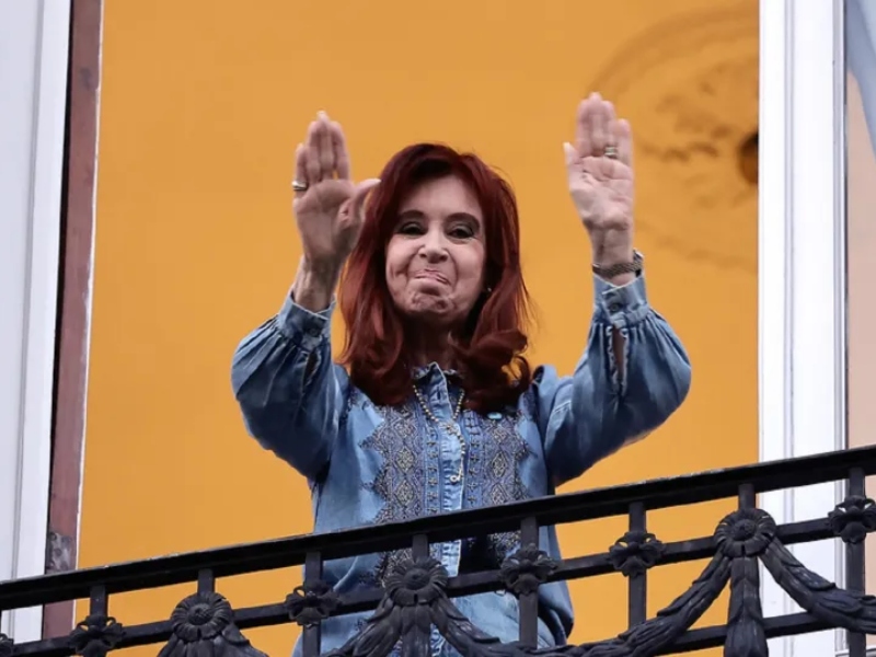 Cristina cuestionó al Gobierno tras la inflación de noviembre: «¿En serio que todo marcha de acuerdo al plan?»