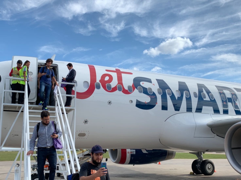 Aeroparque: bajaron del avión a cuatro turistas borrachos por provocar disturbios