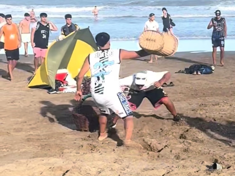 Batalla campal entre churreros y vendedores en la playa de Mar Azul