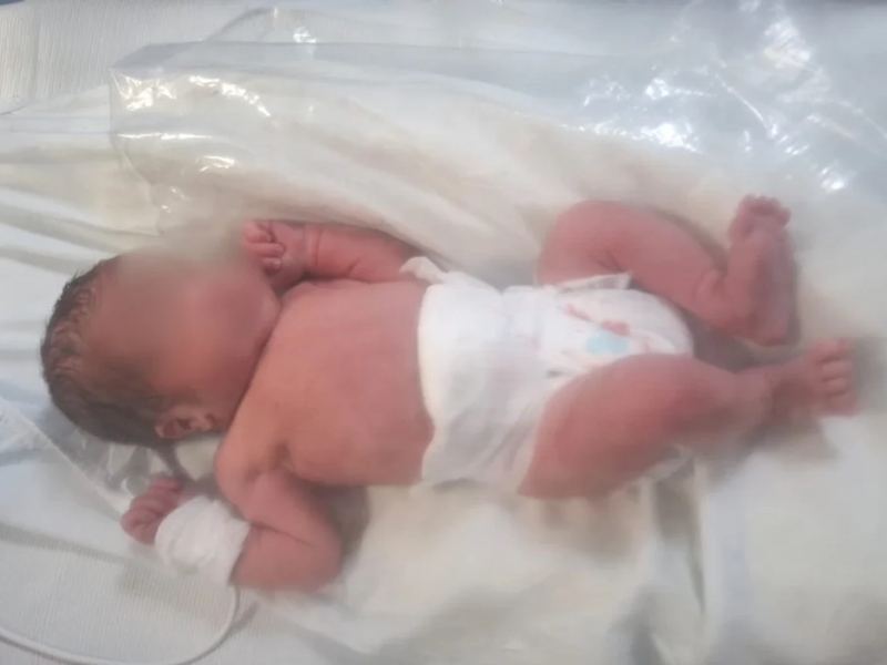 Encontraron a una bebé recién nacida en un tacho de basura en San Martín