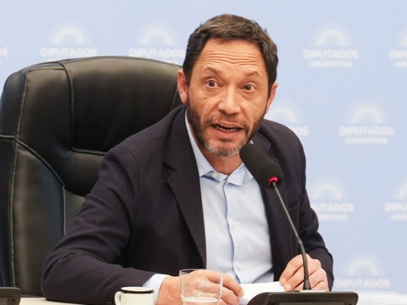 La oposición presentó un amparo contra el DNU que amplía facultades de la SIDE