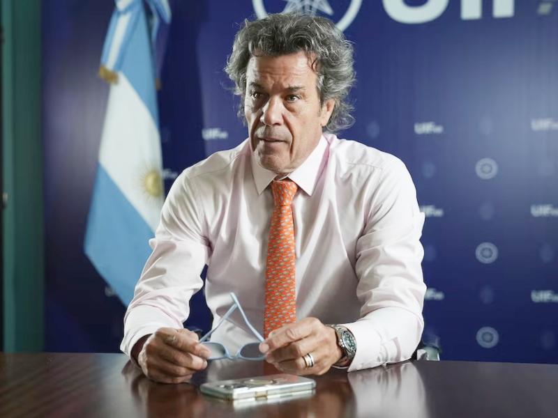 El titular de la UIF se reunió con autoridades de EEUU para intercambiar datos sobre la causa AFA