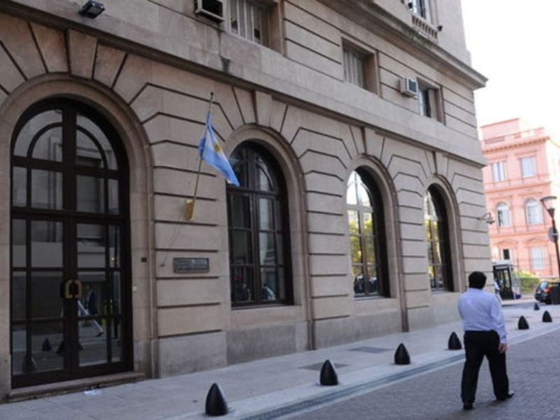 El gasto en inteligencia trepó en 2025 mientras cayó en salud, educación y obra pública