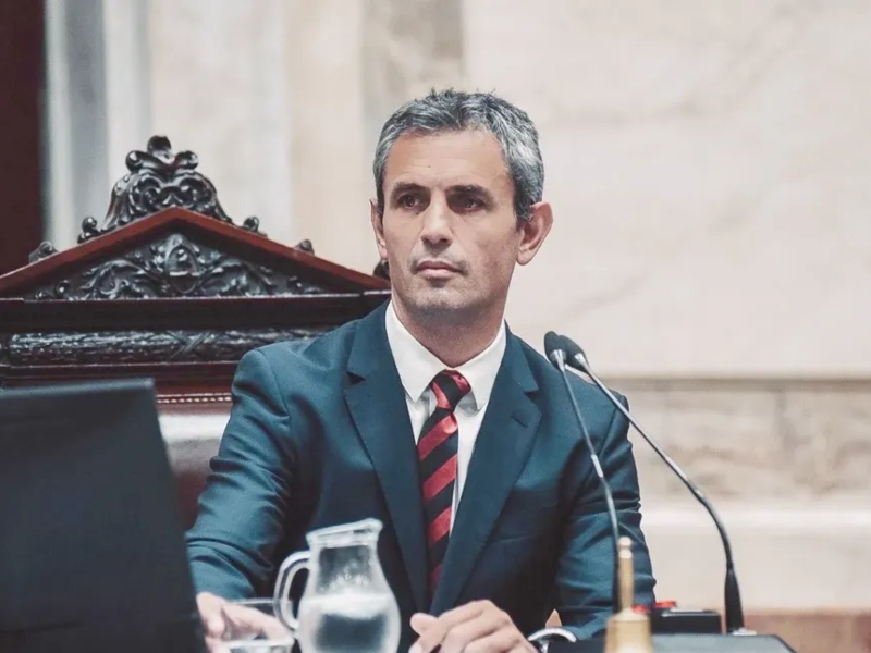 El Gobierno prorrogó las extraordinarias y sumó el debate del financiamiento universitario