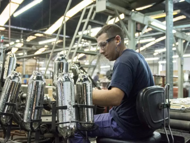 Tras la sexta caída consecutiva, la industria cerró 2025 con una baja del 3,9%