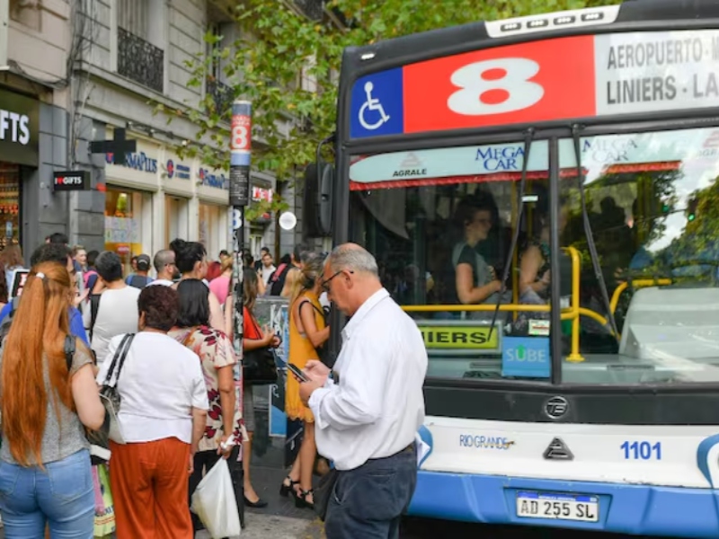 Ya rige el aumento de colectivos, subtes y peajes porteños: los nuevos valores