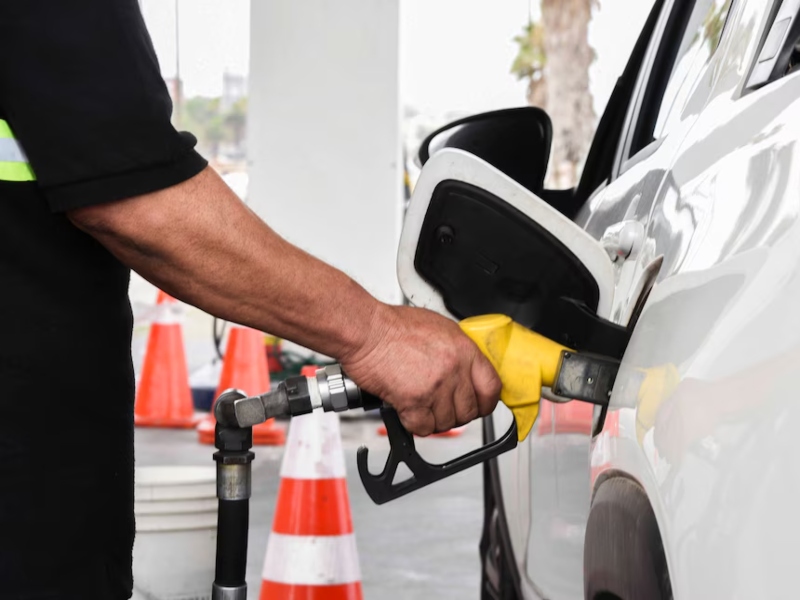 Habilitan agregar más bioetanol en las naftas para frenar la suba de los precios