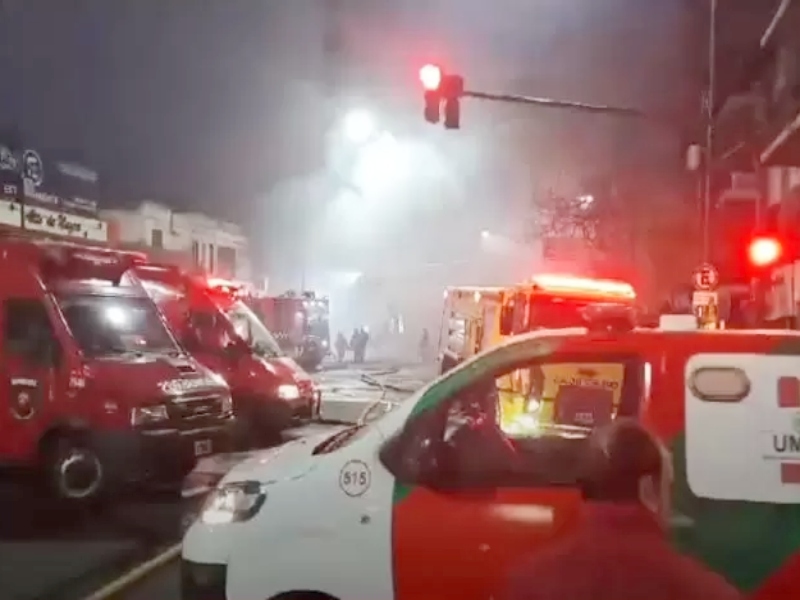 Se incendió un depósito de garrafas en Merlo: hubo explosiones y personas quemadas