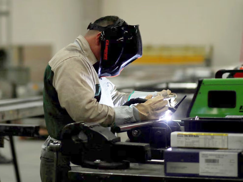 La economía creció 1,9% interanual en enero, pero persiste la disparidad sectorial