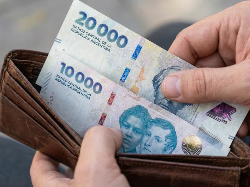 Con un aumento de 2,5%, en enero los salarios volvieron a perder contra la inflación