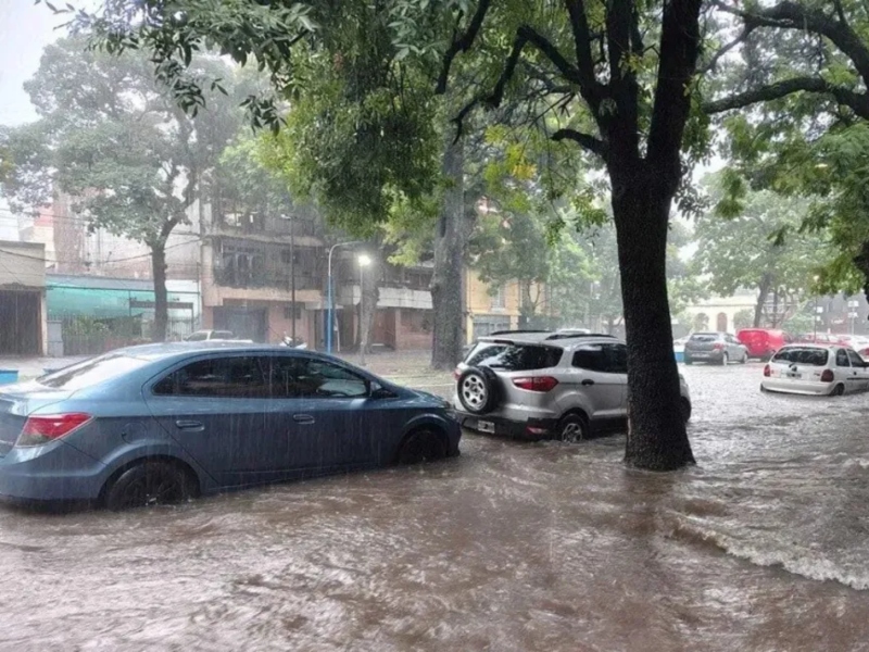 Feroz temporal en Tucumán: llovieron 170 milímetros y suspendieron las clases