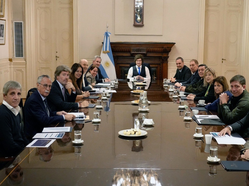 Motosierra: el Gobierno recortará el presupuesto de todos los ministerios