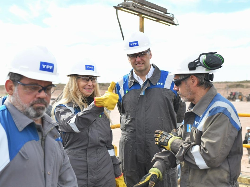 Karina Milei volvió a respaldar a Adorni y se mostraron juntos en Vaca Muerta