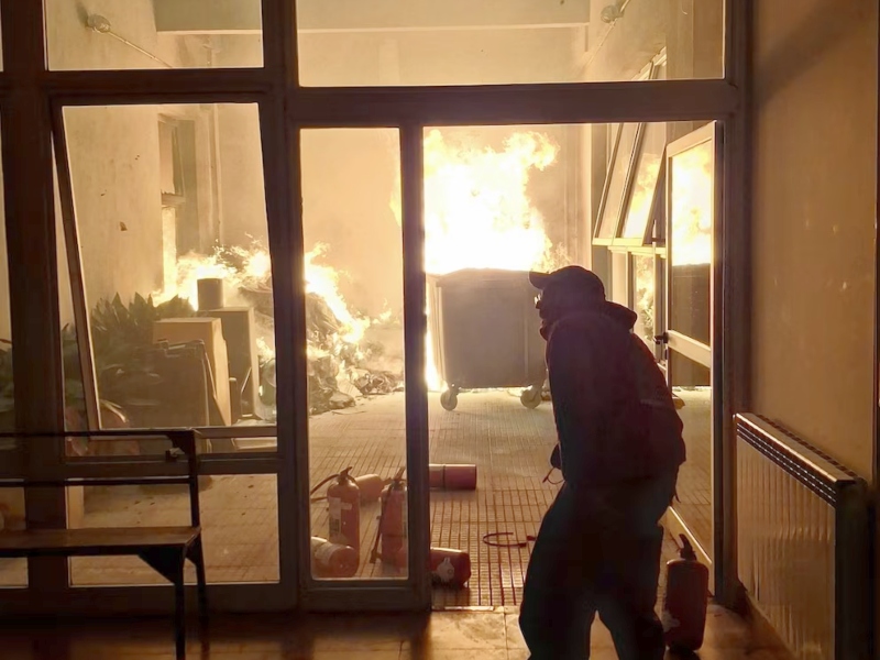 Evacuaron la Facultad de Sociales de la UBA por un incendio: no hubo heridos