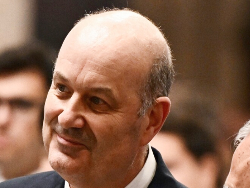 Sturzenegger justificó los despidos en el SMN: «Esos sueldos son dinero que pagan otras familias»