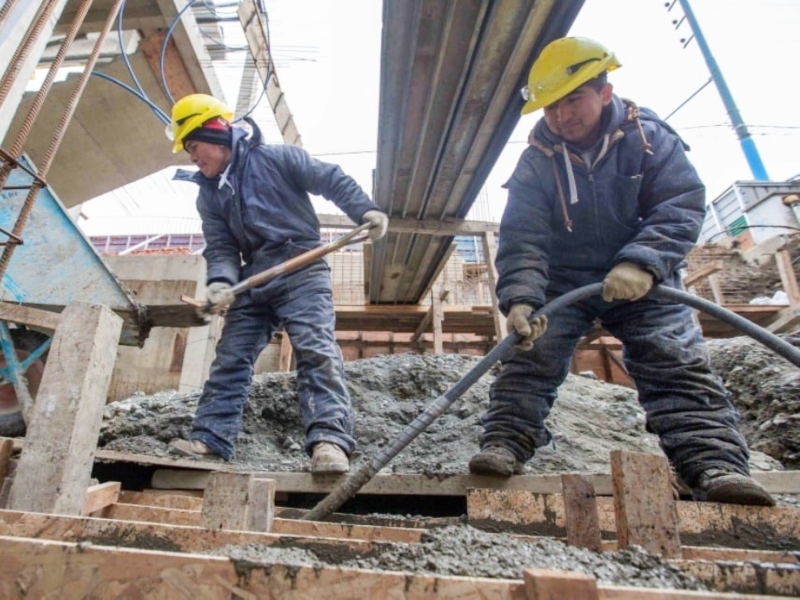 El empleo registrado sigue en caída: hay 300.000 puestos menos que a fines de 2023