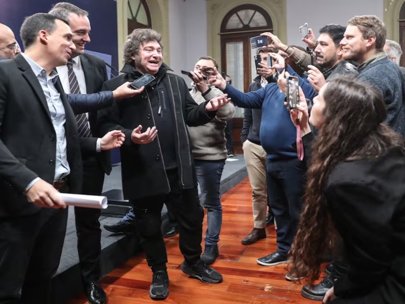 El Gobierno prohibió el ingreso de la prensa acreditada a la Casa Rosada