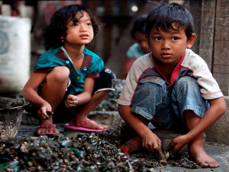 El 60% de los niños en la Argentina es pobre y el 30% no come regularmente, alertó la UCA