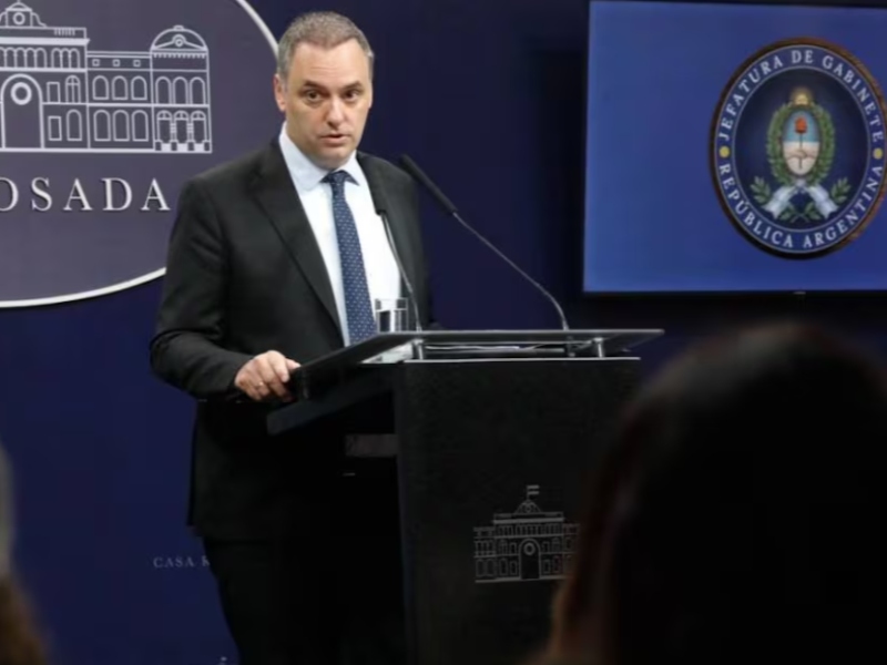Un contratista declaró que Adorni le pagó en efectivo US$245.000 por remodelar la casa del country