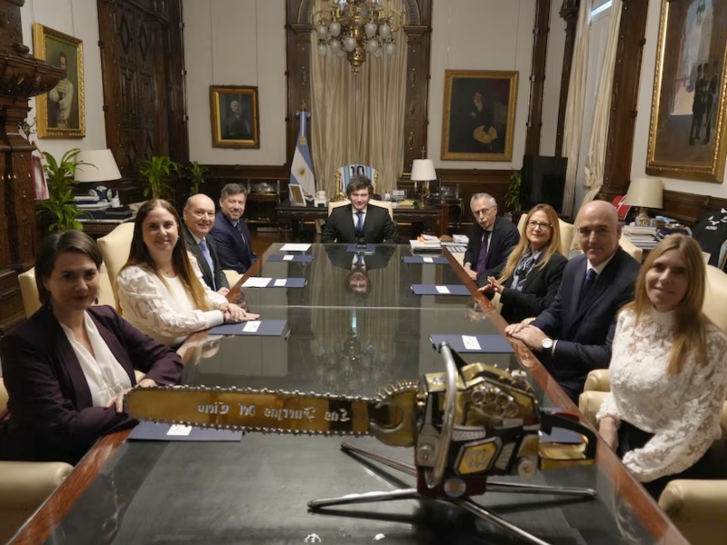 Milei recibió a legisladores de EEUU y anunció una inversión de USD 8.000 millones de farmacéuticas