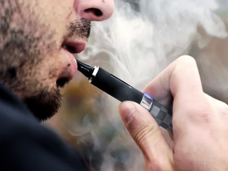 Habilitan y regulan la venta de vapeadores, tabaco calentado y bolsitas de nicotina