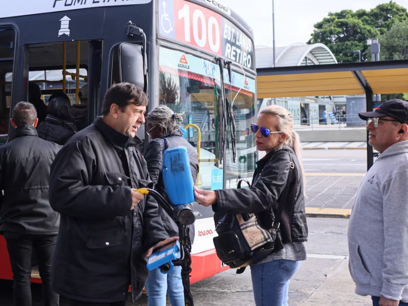 Rige el aumento del transporte público: cuánto vale viajar en colectivo y tren