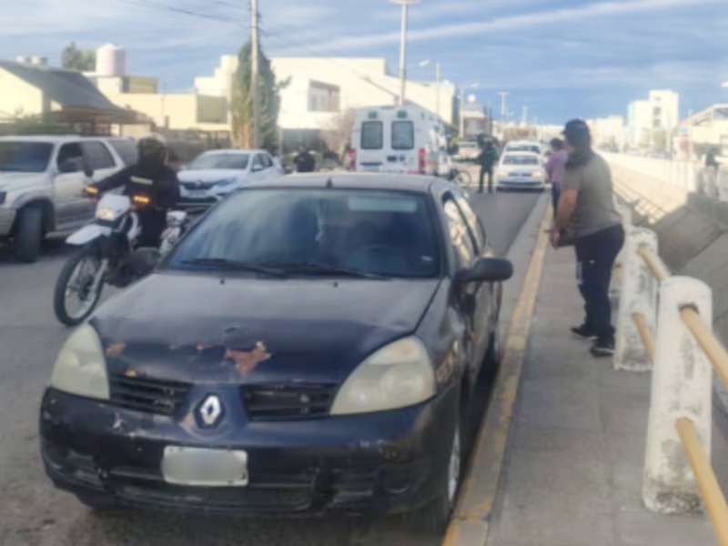 Una mujer se olvidó del freno de mano y fue atropellada por su propio auto