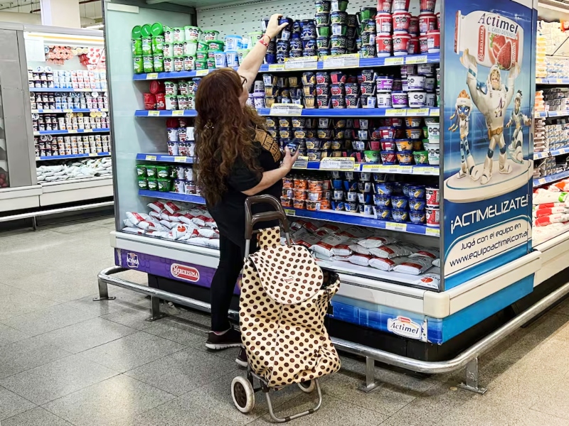 El consumo masivo se hundió casi 5% en abril: fuerte impacto en súper y mayoristas