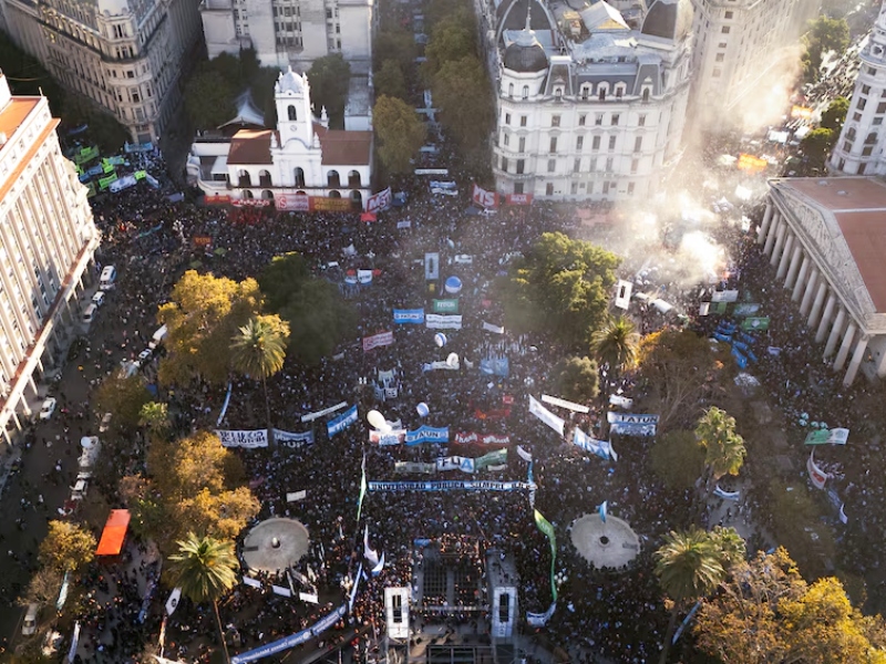 Masivo reclamo universitario en todo el país contra el Gobierno: «Cumplan con la ley, no hipotequen el futuro»