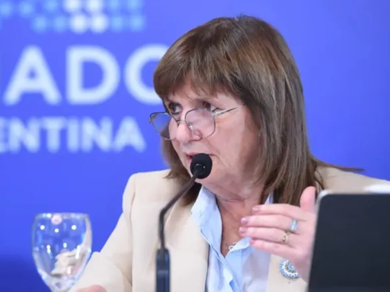 Patricia Bullrich ofreció su renuncia a Milei como jefa del bloque de senadores