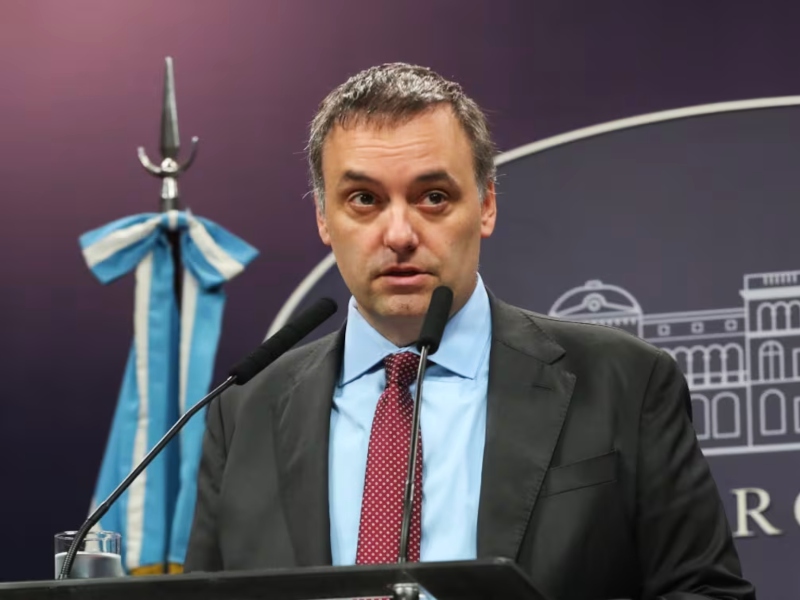 Renunció Manuel Adorni, acorralado por las denuncias de enriquecimiento ilícito