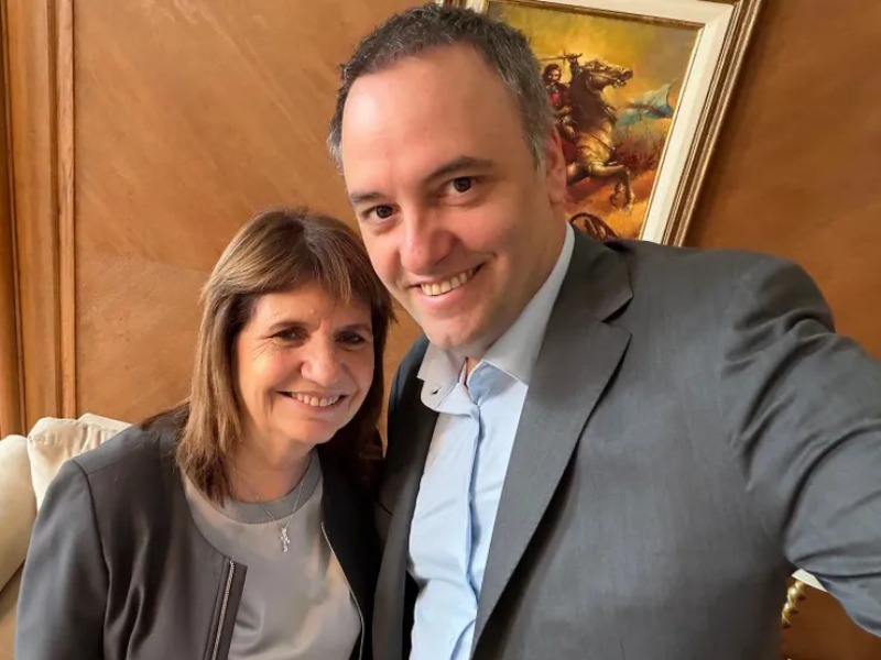 Bullrich suspendió el informe de Adorni en el Senado, pero él dijo estar «a disposición»