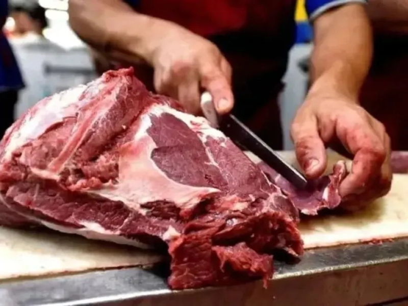 El consumo de carne volvió a caer en mayo y llegó a su menor nivel en 20 años
