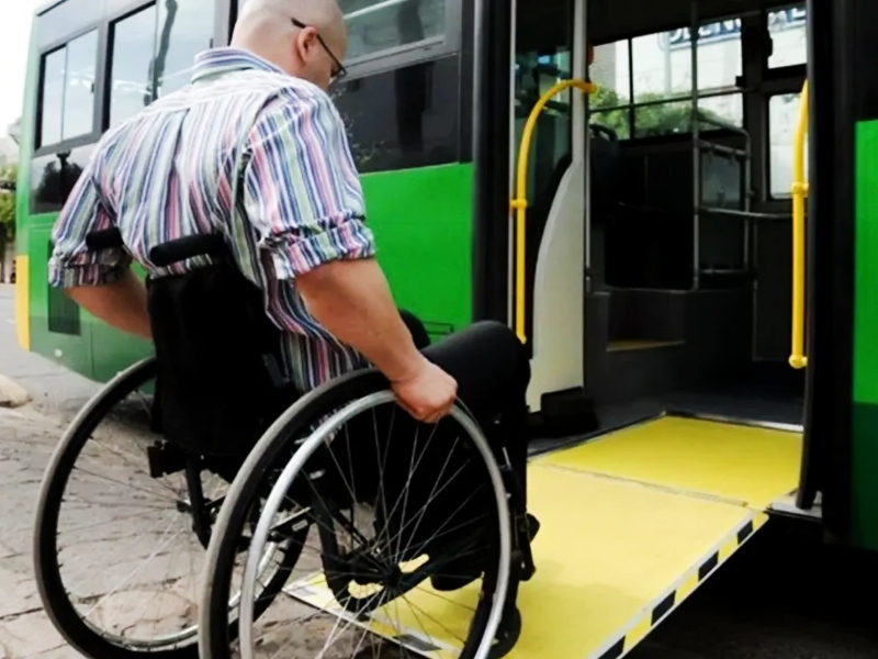 Las personas con discapacidad podrán viajar en colectivos y trenes sin certificado