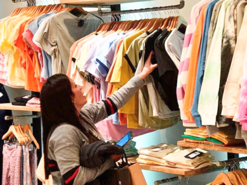 Las ventas minoristas volvieron a caer y acumulan más de un año en retroceso