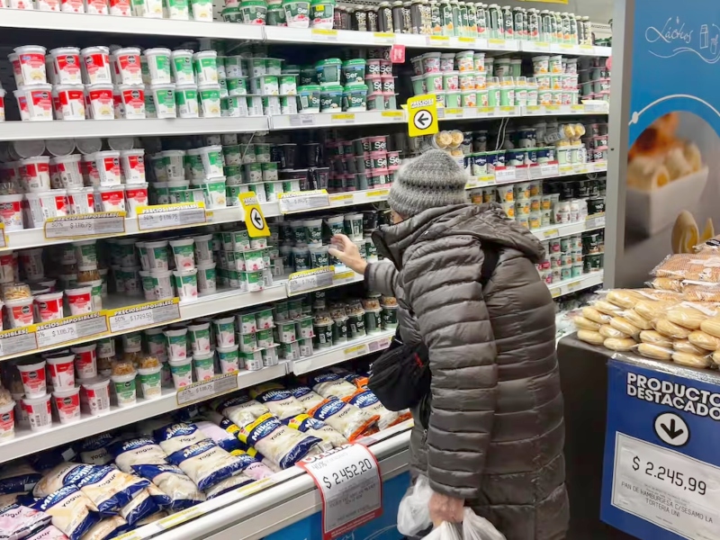 Las ventas en los supermercados cayeron un 3,7% interanual en abril