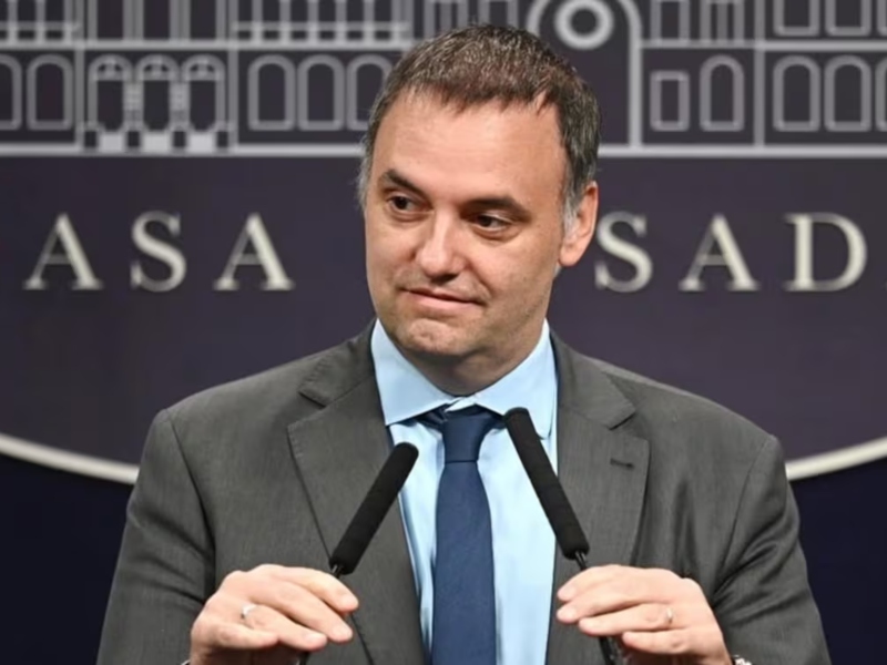 Un informe detectó inconsistencias en el patrimonio de Adorni y deberá dar explicaciones ante el fiscal