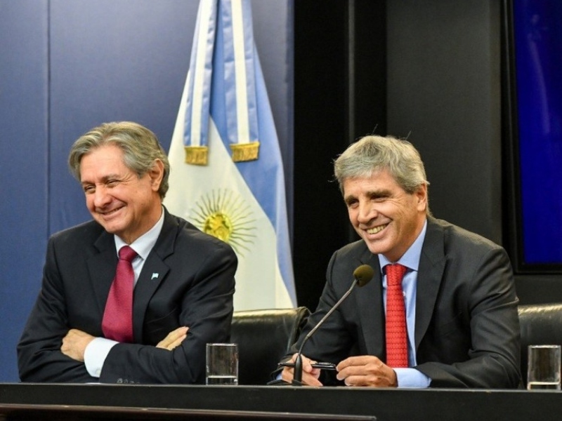 El Gobierno presentó el programa financiero 2026-2027 con eje en los pagos de deuda