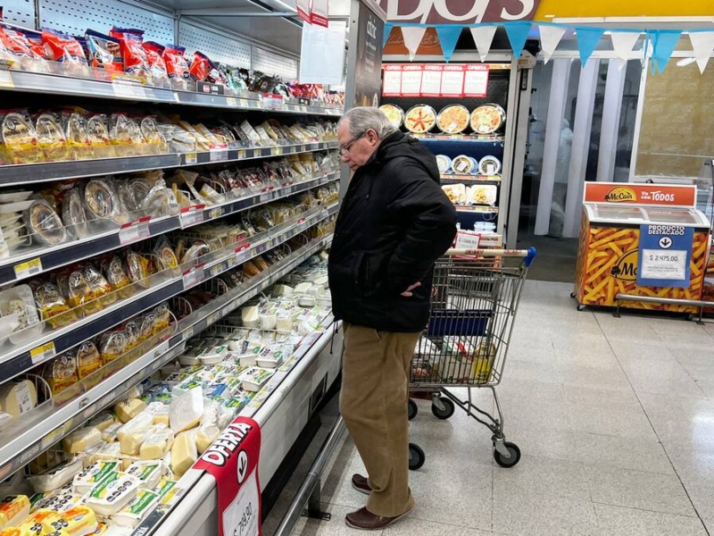 Las ventas en súper y mayoristas volvieron a caer, pero repuntaron en shoppings