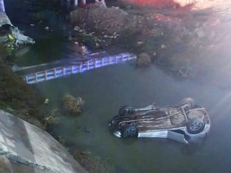 Bahía Blanca: un Uber le erró a un puente en la Ruta 3 y cayó al Canal Maldonado